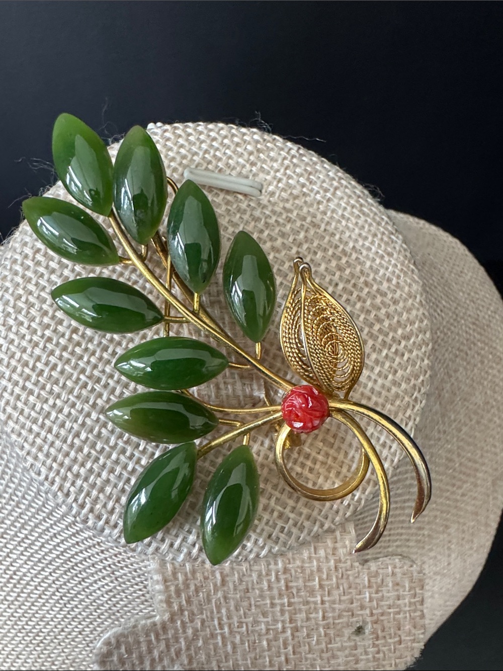 VTG Mid-Century Jade Leaf Brooch Pin Gold Tone Filigree Unsigned Swoboda Style